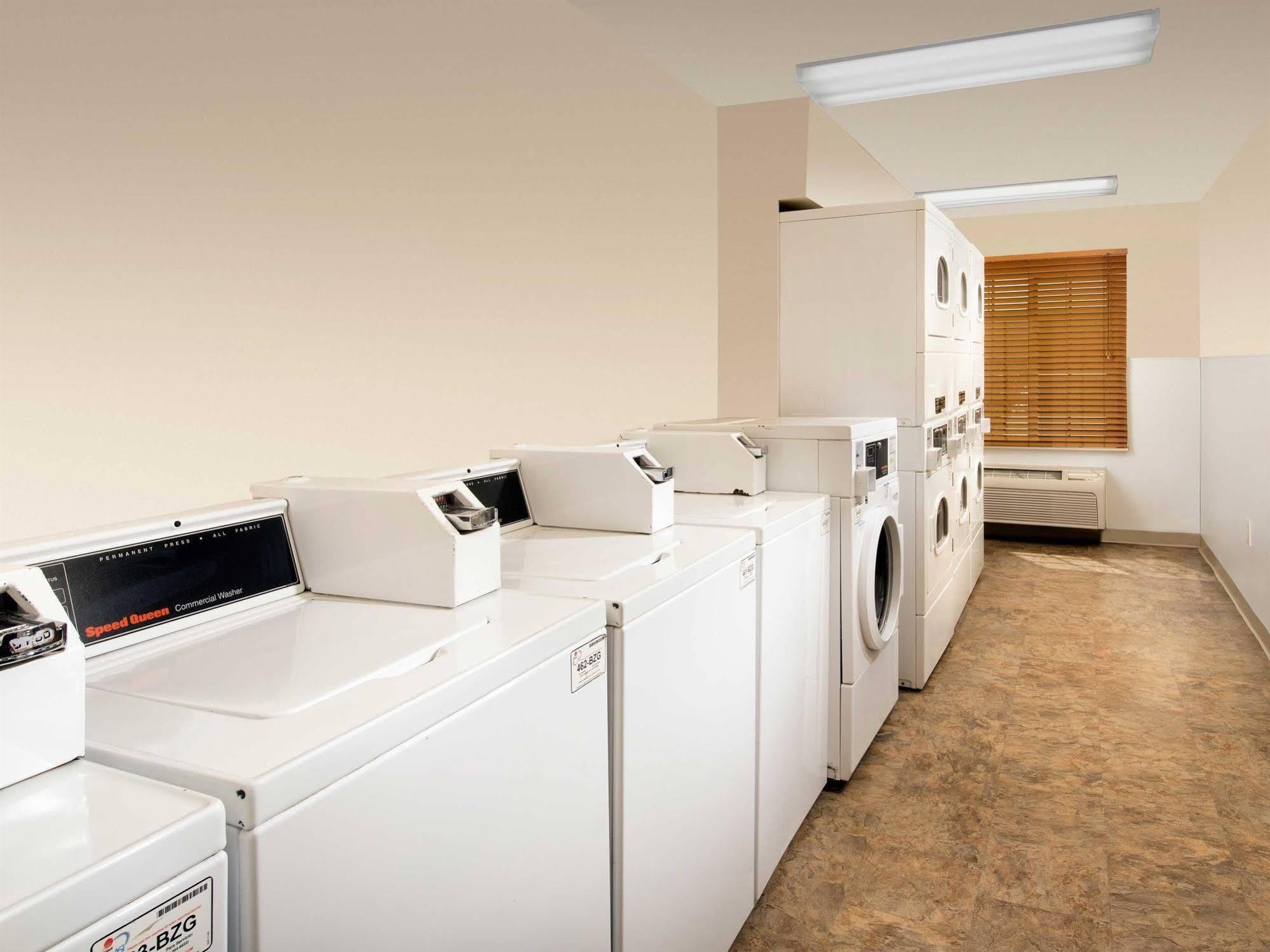 Woodspring Suites ミッドランド エクステリア 写真