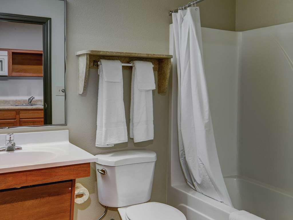 Woodspring Suites ミッドランド 部屋 写真