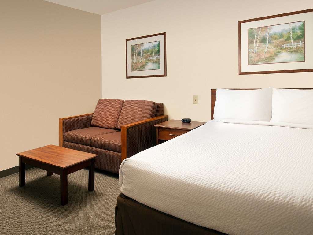 Woodspring Suites ミッドランド 部屋 写真