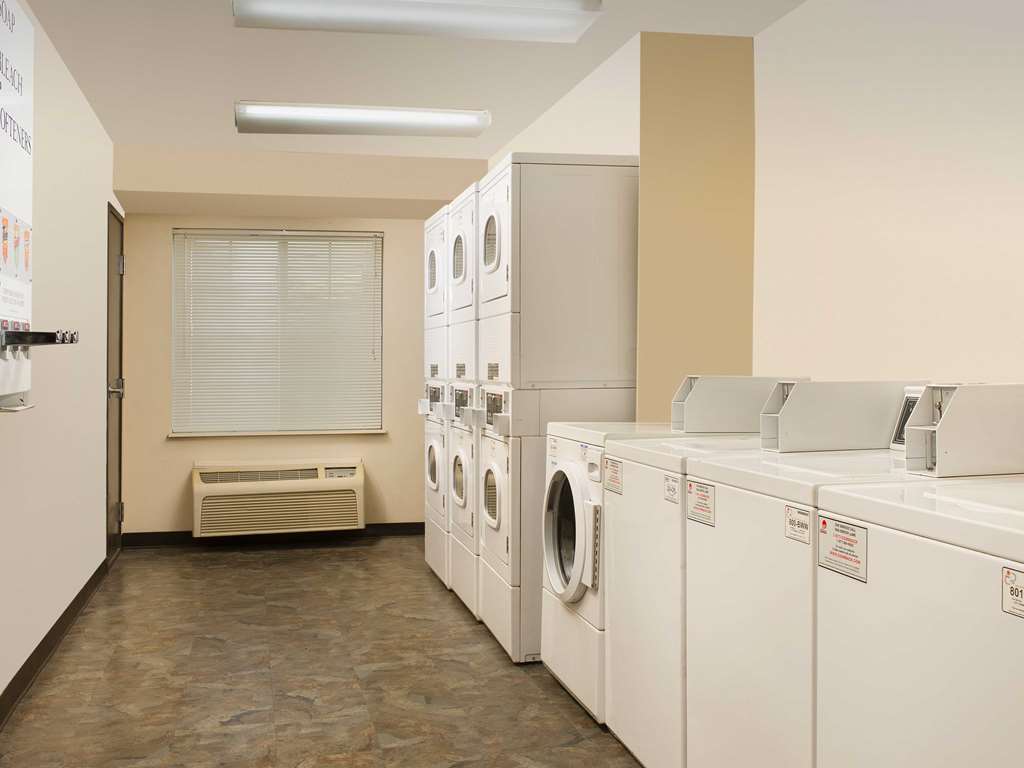 Woodspring Suites ミッドランド 設備 写真