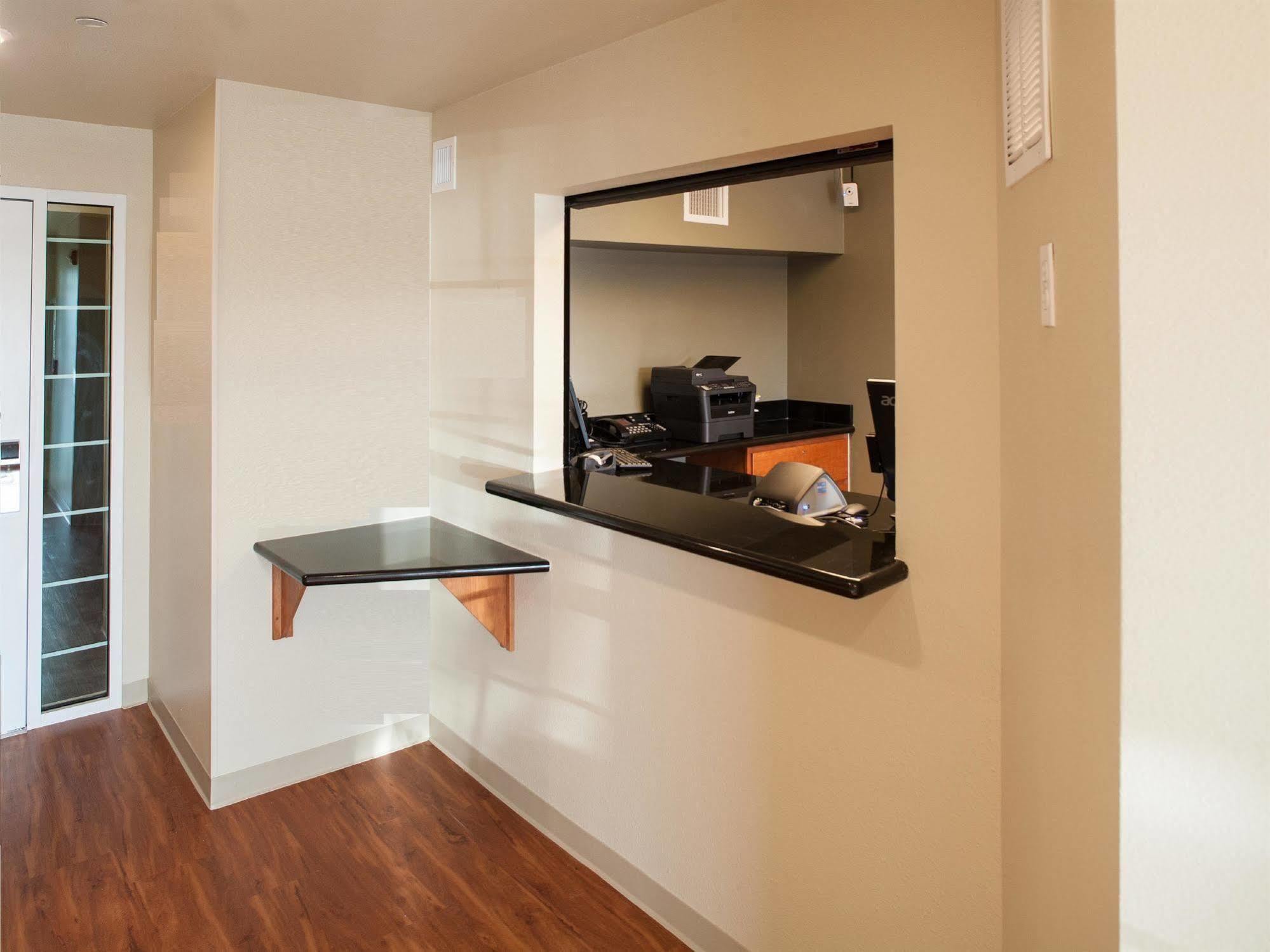 Woodspring Suites ミッドランド エクステリア 写真